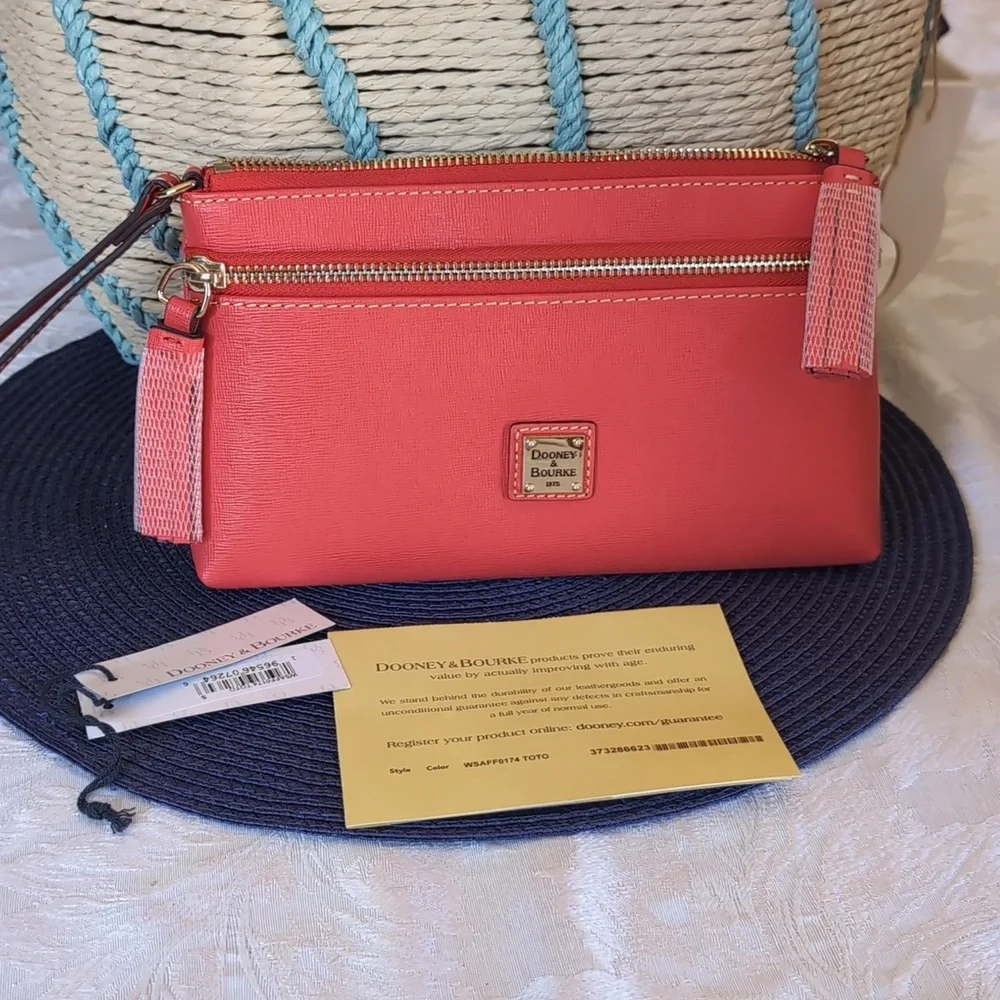 DOONEY&BOURKE 🐝🐝LEATHER WRISTLET - Picture 13 of 13